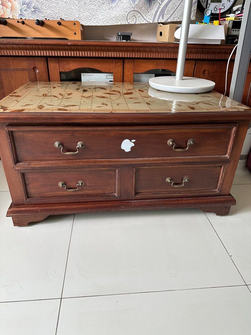 Solid wood (Category: Tables & Sets) located in Singapore. Submitted by sallymeng (Listing ID 1291011600, Image 1). Description: Solid wood !good condition!heavy!.