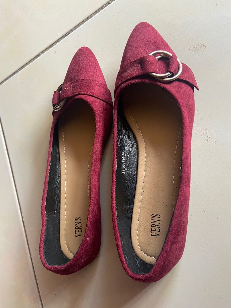 Maroon on sale flat shoes