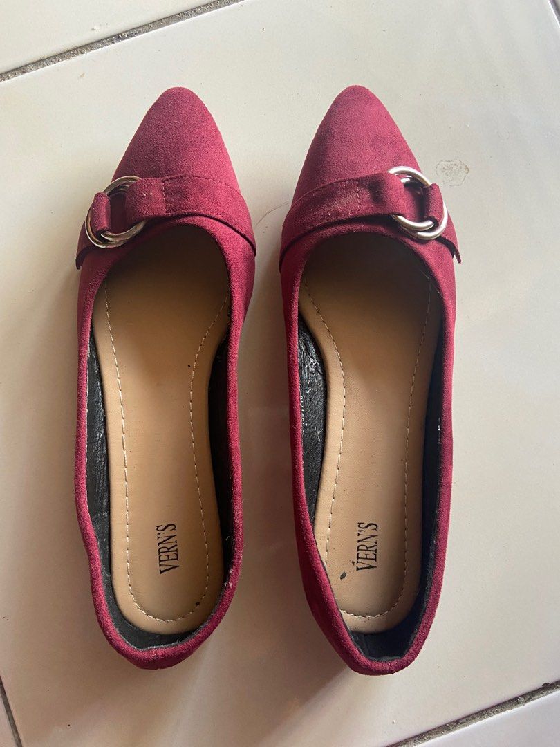 Maroon store flat shoes