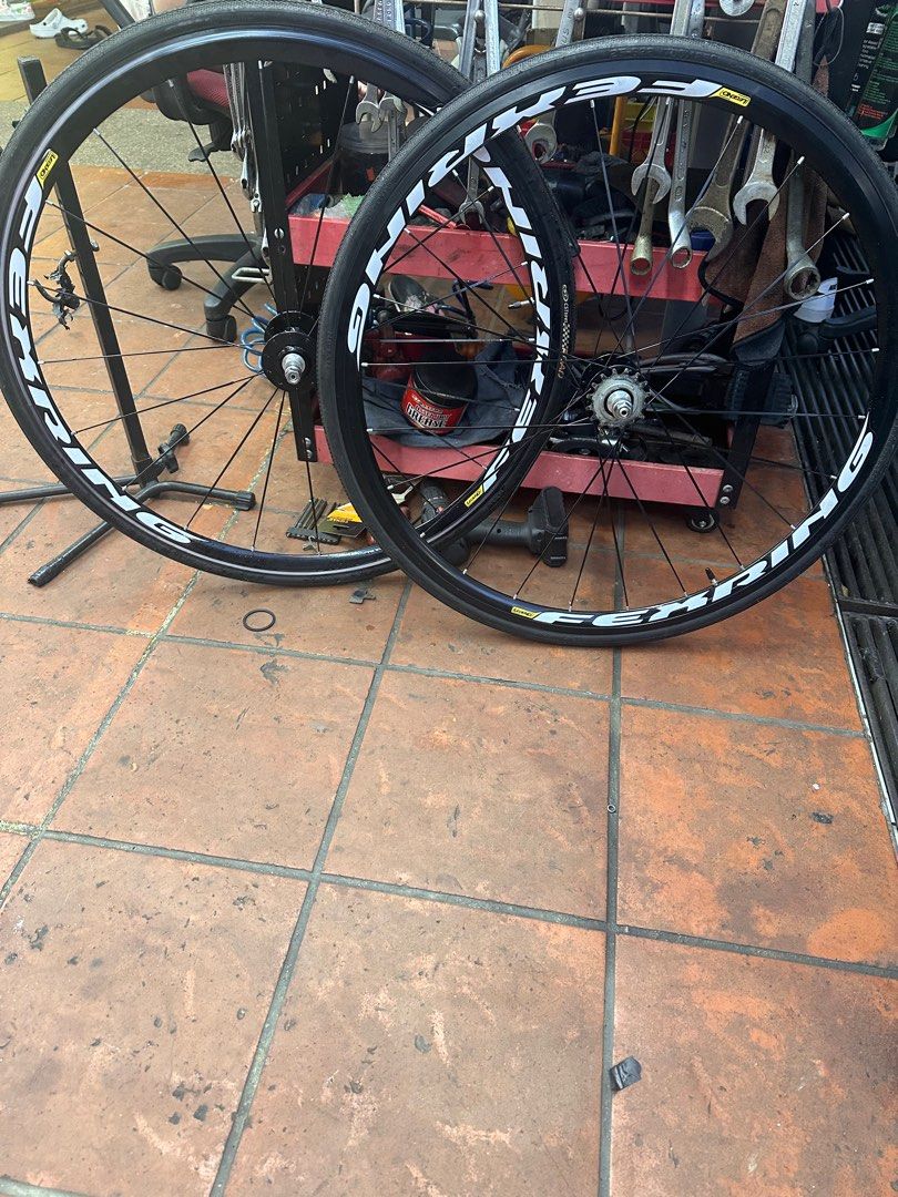 Wheelset (Category: Parts & Accessories) located in Singapore. Submitted by 7wwqsr4kpf (Listing ID 1291118525, Image 3). Description: Fast deal $170 take and go .