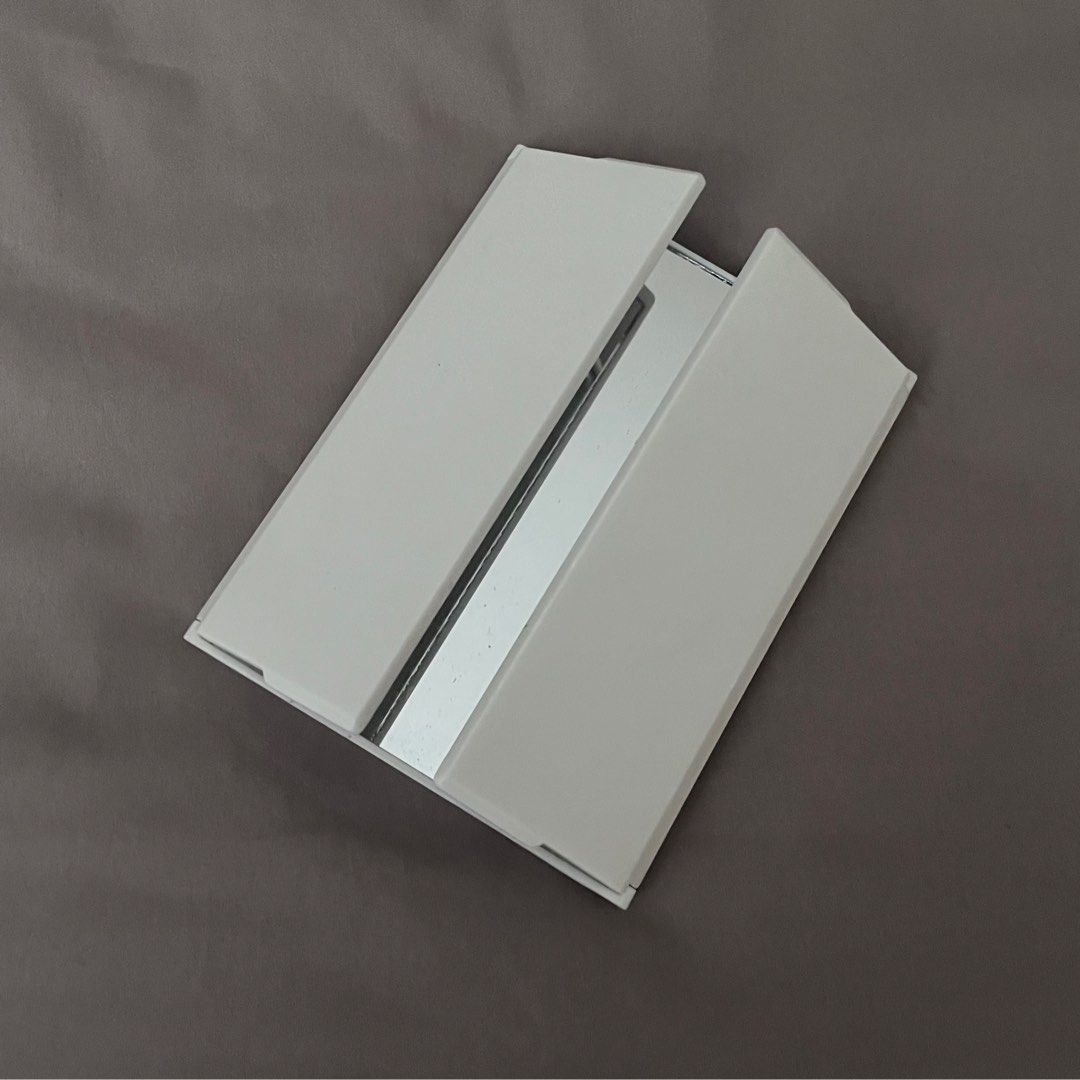 3-sided Folding Mirror (Category: Mirrors) located in Las Pinas. Submitted by gabskkasells (Listing ID 1291250711, Image 2). Description: Selling this cute 6-inch 3-sided foldable mirror! Super portable and can easily store it or place it on your table/vanity. • RFS: Decluttering my room • Length: 6 inches (refer to last photo).