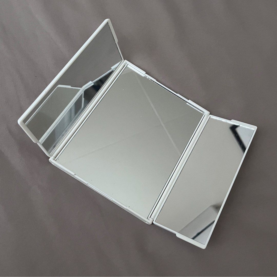 3-sided Folding Mirror (Category: Mirrors) located in Las Pinas. Submitted by gabskkasells (Listing ID 1291250711, Image 3). Description: Selling this cute 6-inch 3-sided foldable mirror! Super portable and can easily store it or place it on your table/vanity. • RFS: Decluttering my room • Length: 6 inches (refer to last photo).