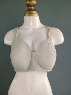 42d Vanity fair bra thin pads with underwire, Women's Fashion