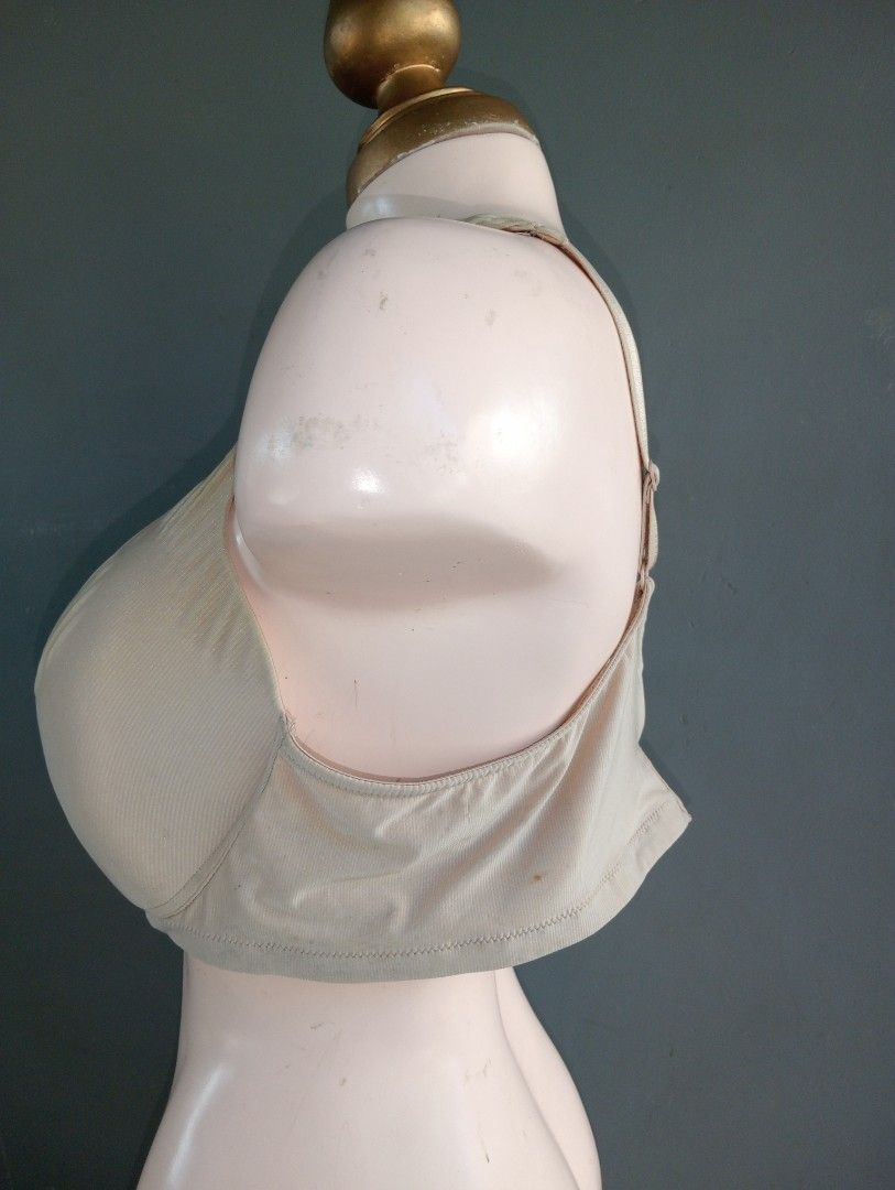 44b Vanity fair bra thin pads nonwire, Women's Fashion