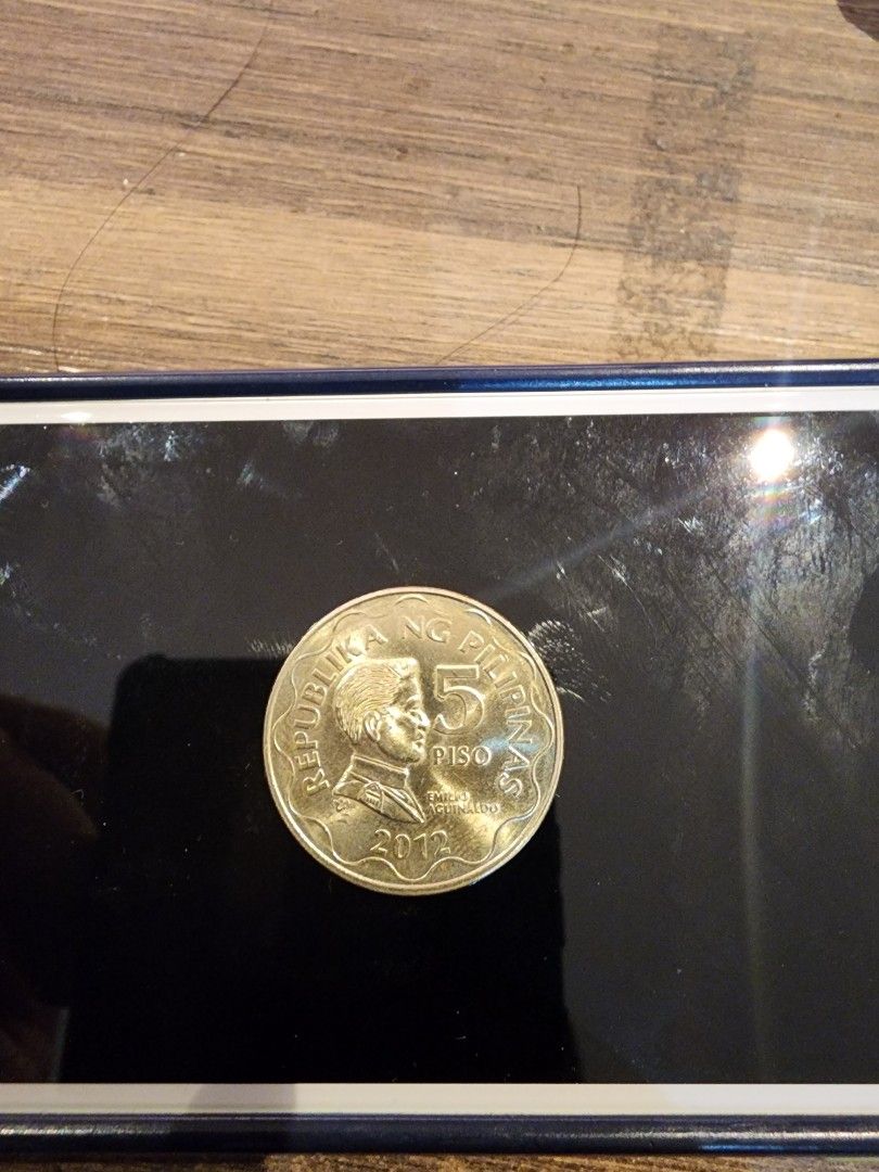 5 Peso coin in good condition (Category: Currency) located in Pasay City. Submitted by derekuygo (Listing ID 1291264933, Image 2). Description: Almost new 2012 5peso coin.
