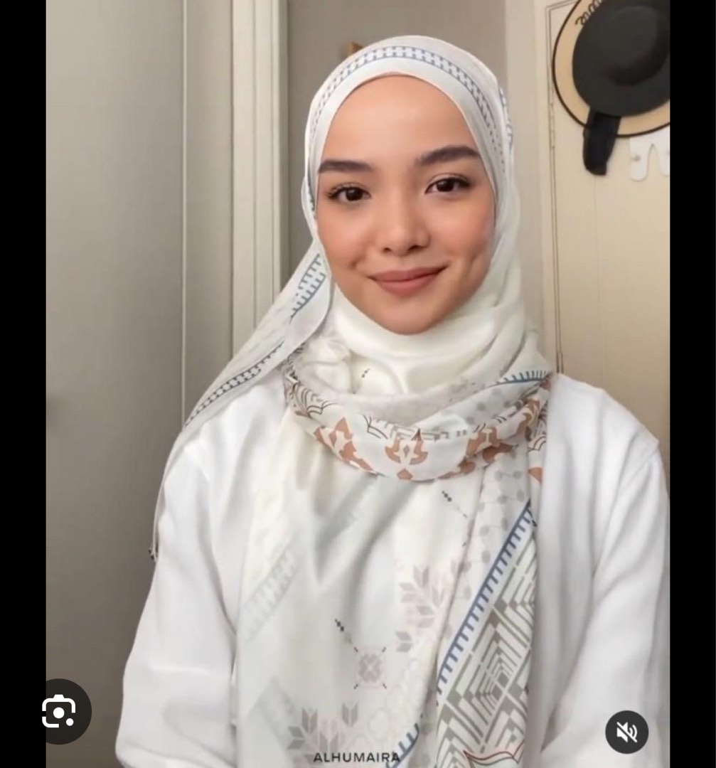 Alhumaira scarf store