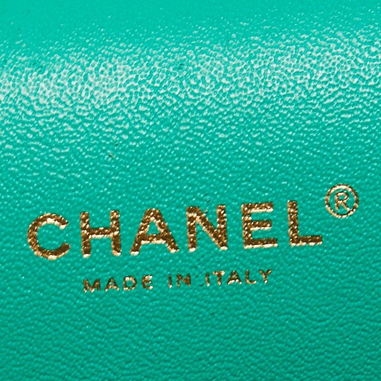 Authentic Chanel Maxi Lambskin Double Flap Bag (Category: Luxury Bags & Wallets) located in Rizal. Submitted by SummerPeaCloset (Listing ID 1291354962, Image 3). Description: Authentic Chanel Maxi Double Flap Bag With original dustbag Gold hardware Selling low for PHP 210k ‼️‼️ Color green Series 17 Can add entrupy for PHP 1,800 All our items are money back guaranteed authentic Layaway Terms and Conditions: - Upfront deposit of 20% of the item pr