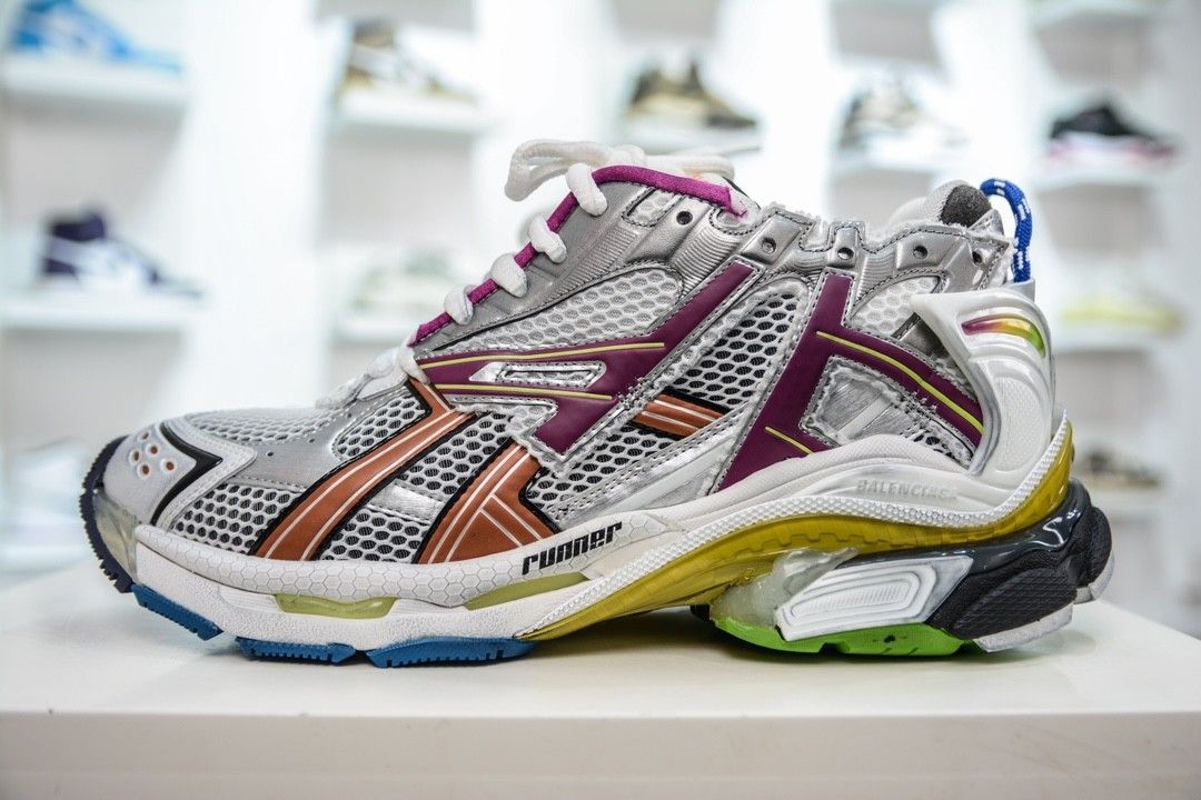 Balenciaga Men s Runner Sneaker in Multicolor 2021 677403 W3RB6 8123 Sale