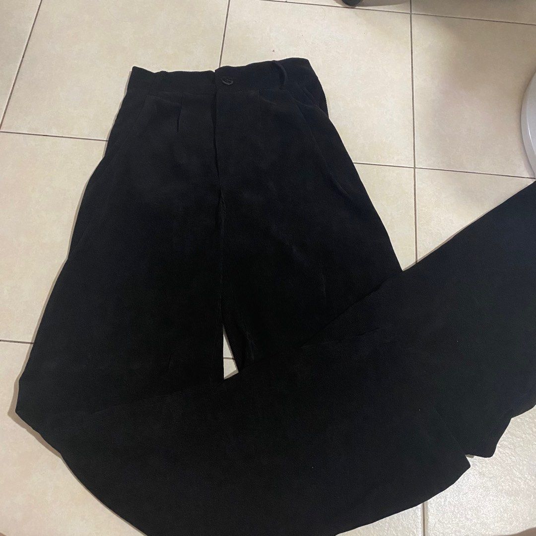 BLACK FLARE PANTS LEGGINGS STRETCHABLE, Women's Fashion, Bottoms, Other  Bottoms on Carousell