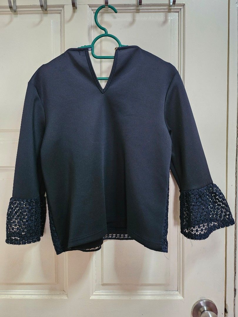 Blouse (Category: Shirts) located in Kuala Lumpur. Submitted by _prelovedv (Listing ID 1291234713, Image 3). Description: excluded postage.