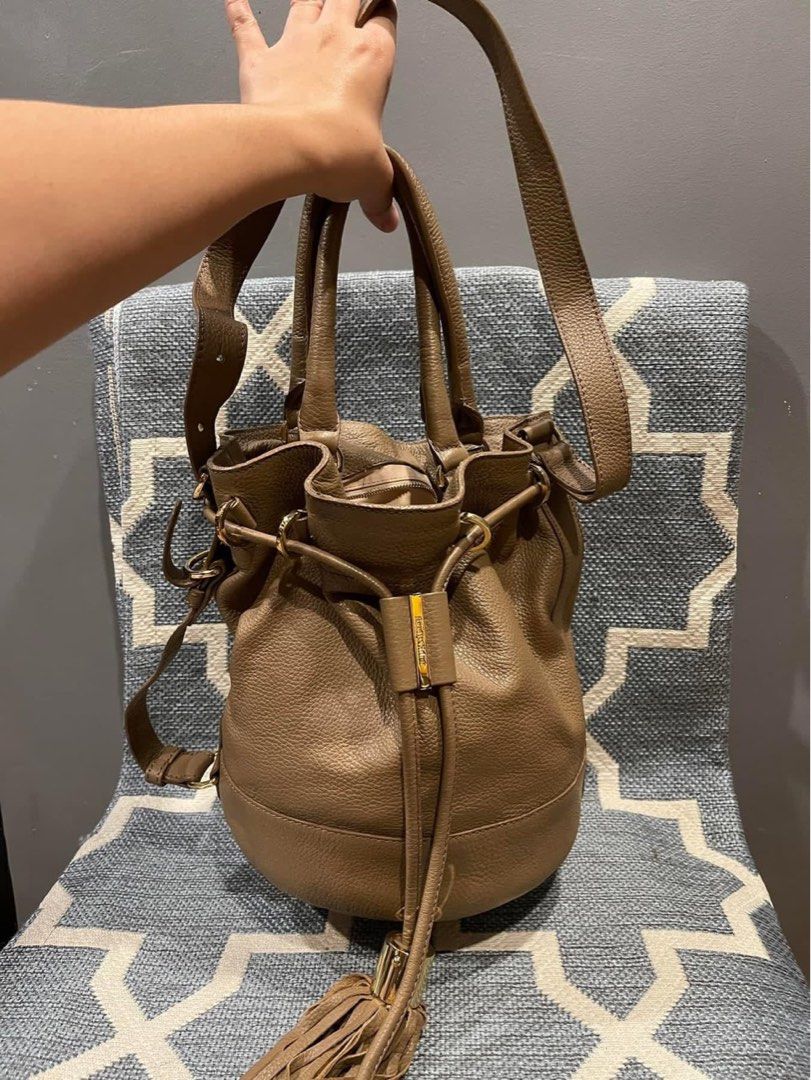 Chloe bucket bag (Category: Luxury Bags & Wallets) located in Laoag. Submitted by kakaibags (Listing ID 1291256974, Image 1). Description: Guaranteed authentic Japan bought Rank A Gold hardwares .