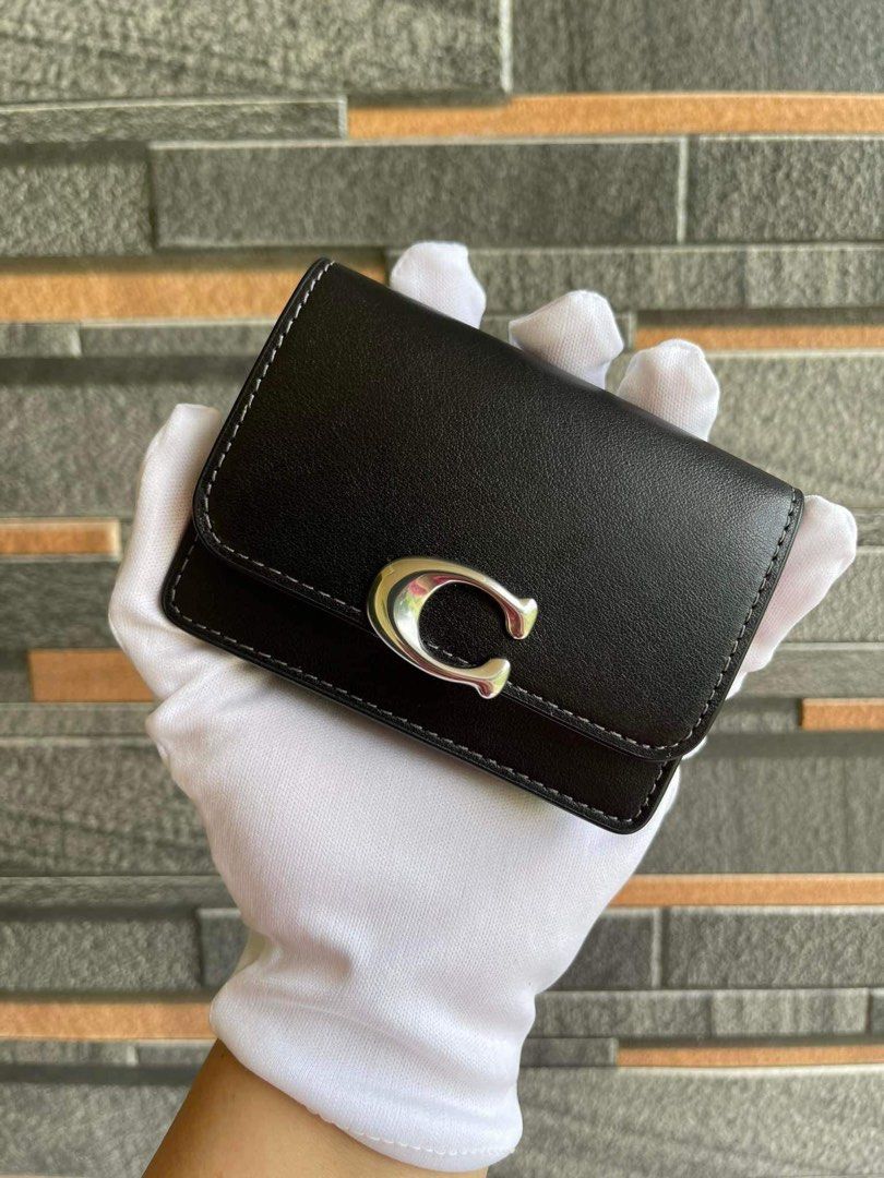 Coach Bandit Card Wallet (Category: Luxury Bags & Wallets) located in Mandaluyong City. Submitted by stuffnmore (Listing ID 1291294619, Image 2). Description: Coach bandit card wallet Pinas onhand Can hold up to 20 cards Inclusion tag and carecard .