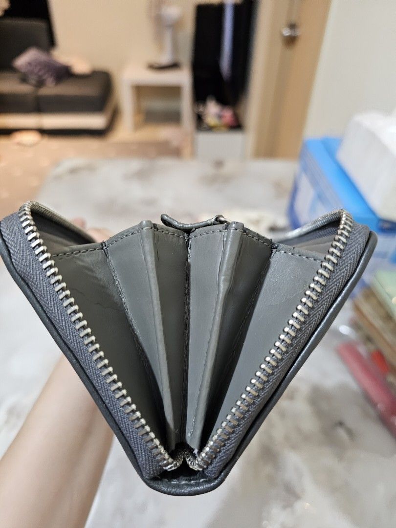 Coach Gray Wallet (Category: Luxury Bags & Wallets) located in Pasig City. Submitted by honey_hlrc (Listing ID 1291192907, Image 3). Description: JAPAN PRELOVED Michael Kors, Coach, Furla, Kate Spade Bags and Wallets ✅️Guaranteed Authentic and Original 💯 Money back guarantee if proven fake 📩 DM for orders and more details.