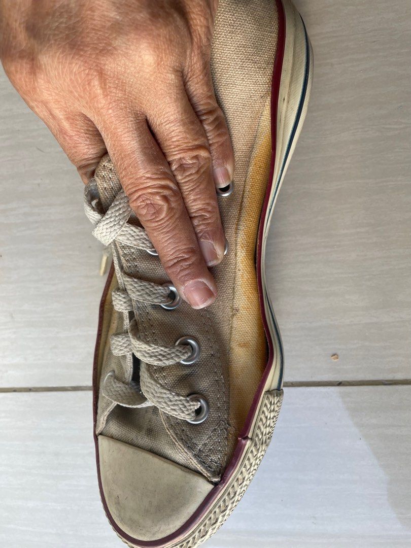 Converse all start (Category: Sneakers) located in Famy. Submitted by echolima21 (Listing ID 1291258047, Image 3). Description: Selling super low kasi Needs cleaning and rugby lng. Matagal kasing di na nagagamit ng pamangkin ko kaya pina post nalng. See pics.