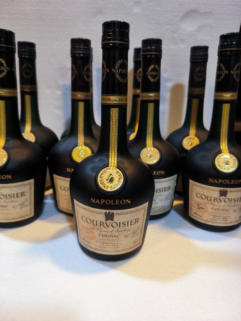 ○COURVOISIER クルボアジェ NAPOLEON COGNAC ナポレオン 3本セット