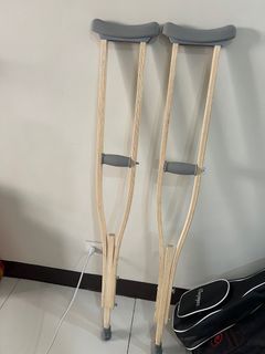 Crutches for sale (set of 2)