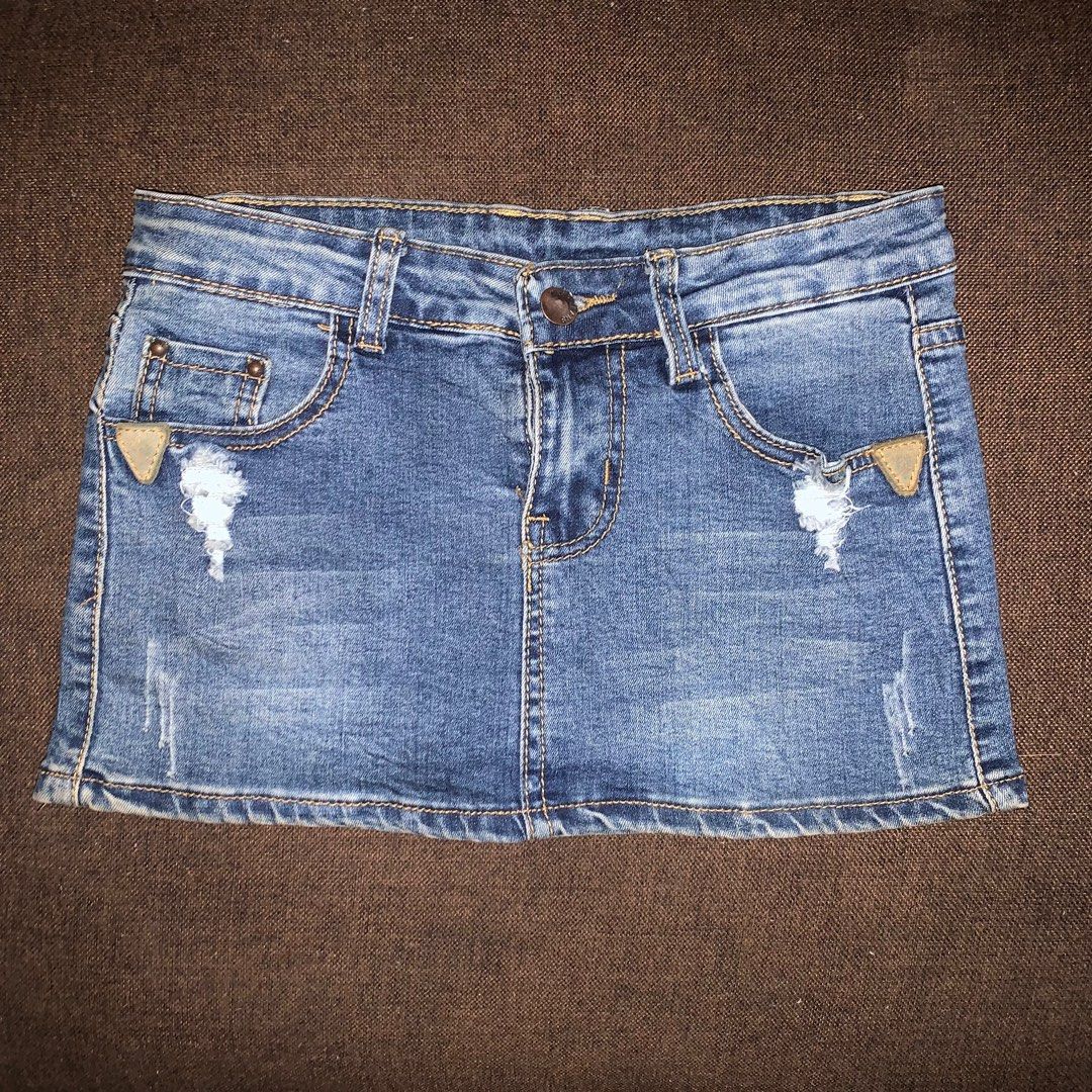 Denim Mini Skirt (Category: Skirts) located in Manila. Submitted by baericart (Listing ID 1291291862, Image 1). Description: Used for pics only. Best fit (25 waist line) .
