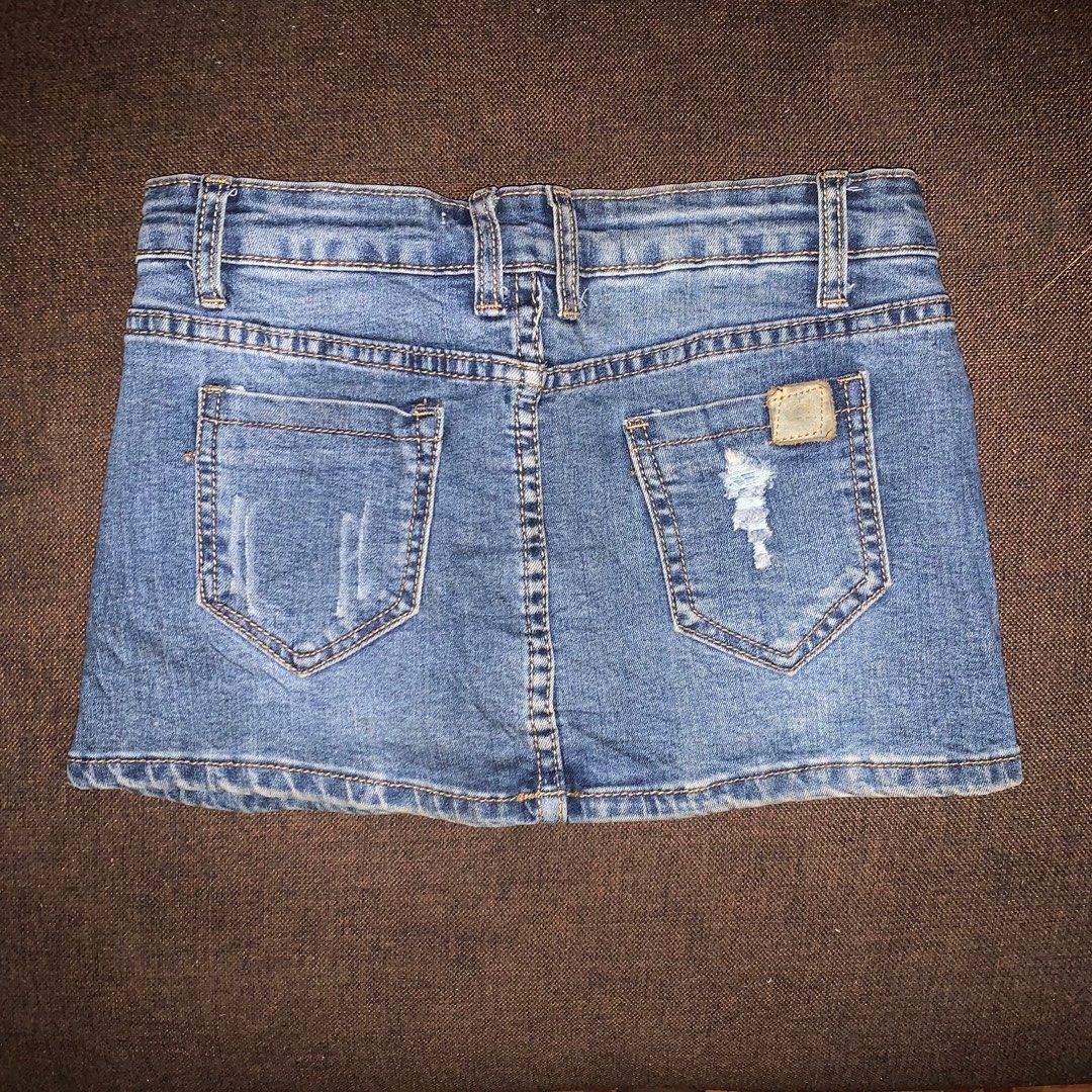 Denim Mini Skirt (Category: Skirts) located in Manila. Submitted by baericart (Listing ID 1291291862, Image 2). Description: Used for pics only. Best fit (25 waist line) .