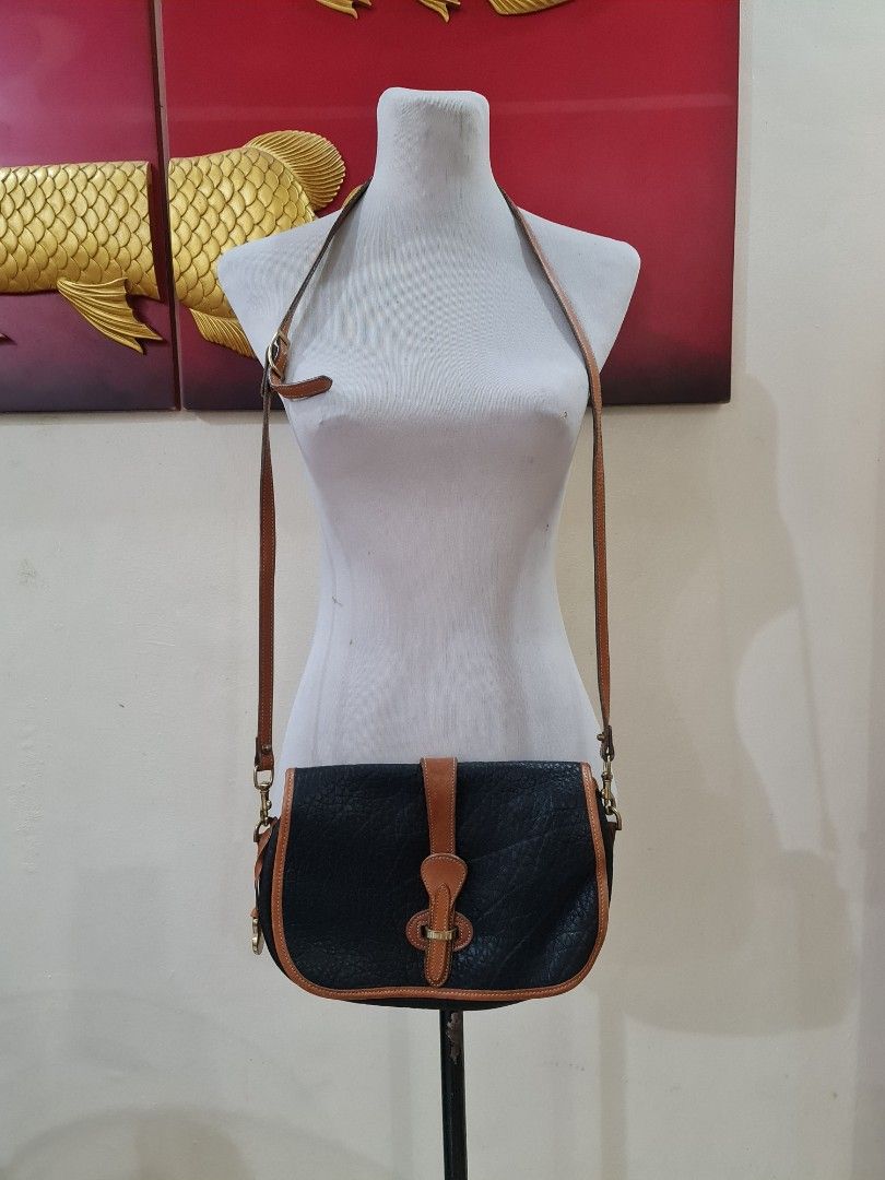 Dooney & Bourke Vintage Bag (Category: Luxury Bags & Wallets) located in Angeles City. Submitted by reallygraceful (Listing ID 1291366664, Image 1). Description: Dooney & Bourke Vintage Bag 🤎Good Condition 🤎Sign of usage 🤎Minor scratches 🤎 Leather NO LOW-BALLING ❌️.