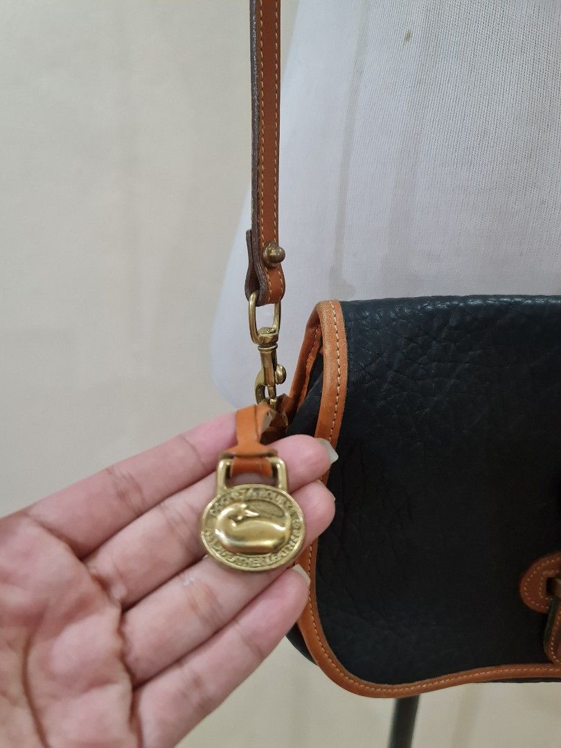 Dooney & Bourke Vintage Bag (Category: Luxury Bags & Wallets) located in Angeles City. Submitted by reallygraceful (Listing ID 1291366664, Image 3). Description: Dooney & Bourke Vintage Bag 🤎Good Condition 🤎Sign of usage 🤎Minor scratches 🤎 Leather NO LOW-BALLING ❌️.