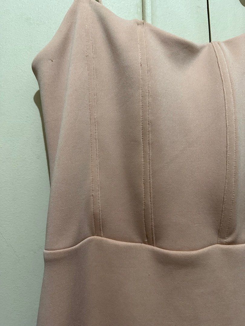 Dusty Pink long gown (Category: Evening dresses & gowns) located in Quezon City. Submitted by krishagee (Listing ID 1291233303, Image 3). Description: used once.