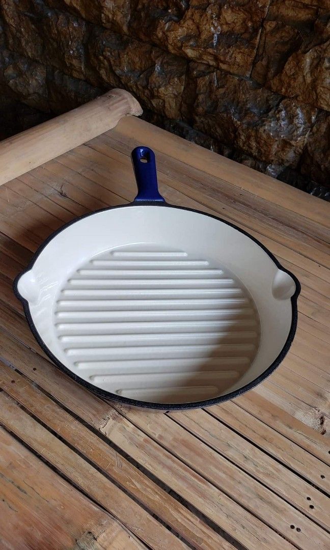 Enamel Coated Cast Iron Grill Pan (Category: Cookware & Accessories) located in San Pedro. Submitted by odessamarie.collections (Listing ID 1291214660, Image 1). Description: Grill pan Enamel coated cast iron 24cm 1,580 each 2pcs available 📍 Location: San Vicente San Pedro Laguna 💰 MOP: Gcash (payment first) 🚚 MOD: Lalamove/Flash Express.