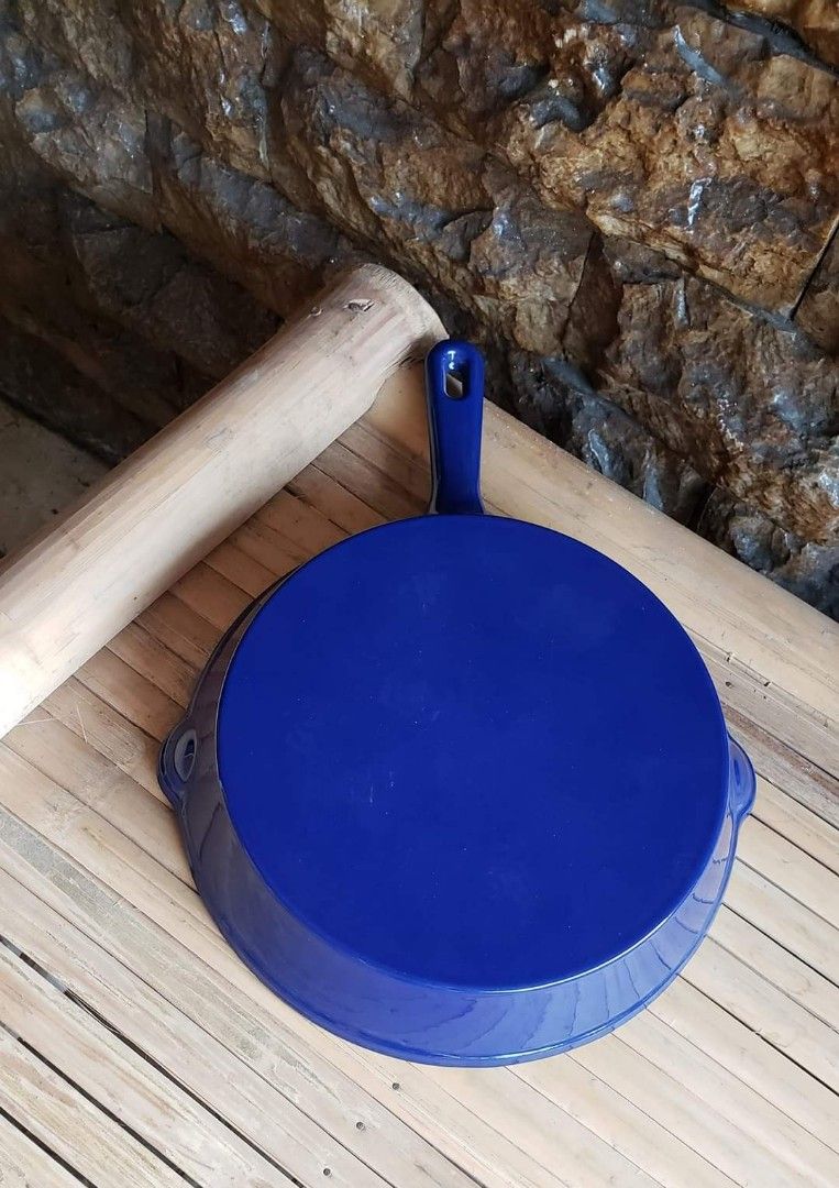 Enamel Coated Cast Iron Grill Pan (Category: Cookware & Accessories) located in San Pedro. Submitted by odessamarie.collections (Listing ID 1291214660, Image 2). Description: Grill pan Enamel coated cast iron 24cm 1,580 each 2pcs available 📍 Location: San Vicente San Pedro Laguna 💰 MOP: Gcash (payment first) 🚚 MOD: Lalamove/Flash Express.