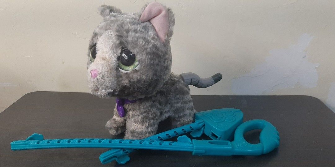 Fur real small pet with stick (Category: Interactive Toys) located in Mendez-Nunez. Submitted by dollforless (Listing ID 1291246621, Image 3). Description: working super cute in actual.
