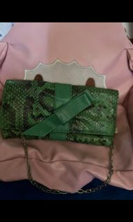 (Category: ) located in . Submitted by uptrendglam (Listing ID 1291294255, Image 1). Description: .