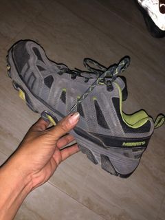 HIKING SHOES 9.5mens