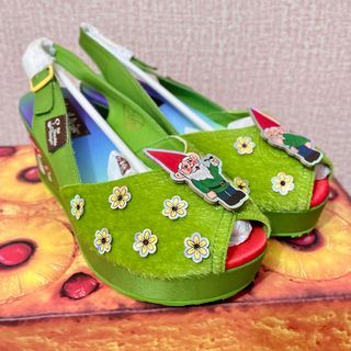Hot Chocolate Design Chocolaticas Naughty Gnome Grass Green Ankle Strap Limited Edition Collectible Peep Toe Wedge Sandals Size 7