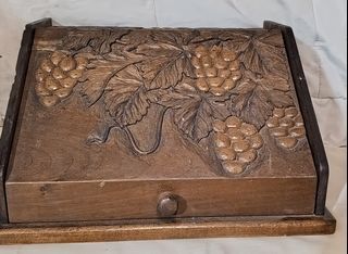 Jewelry wooden box with curve grapes