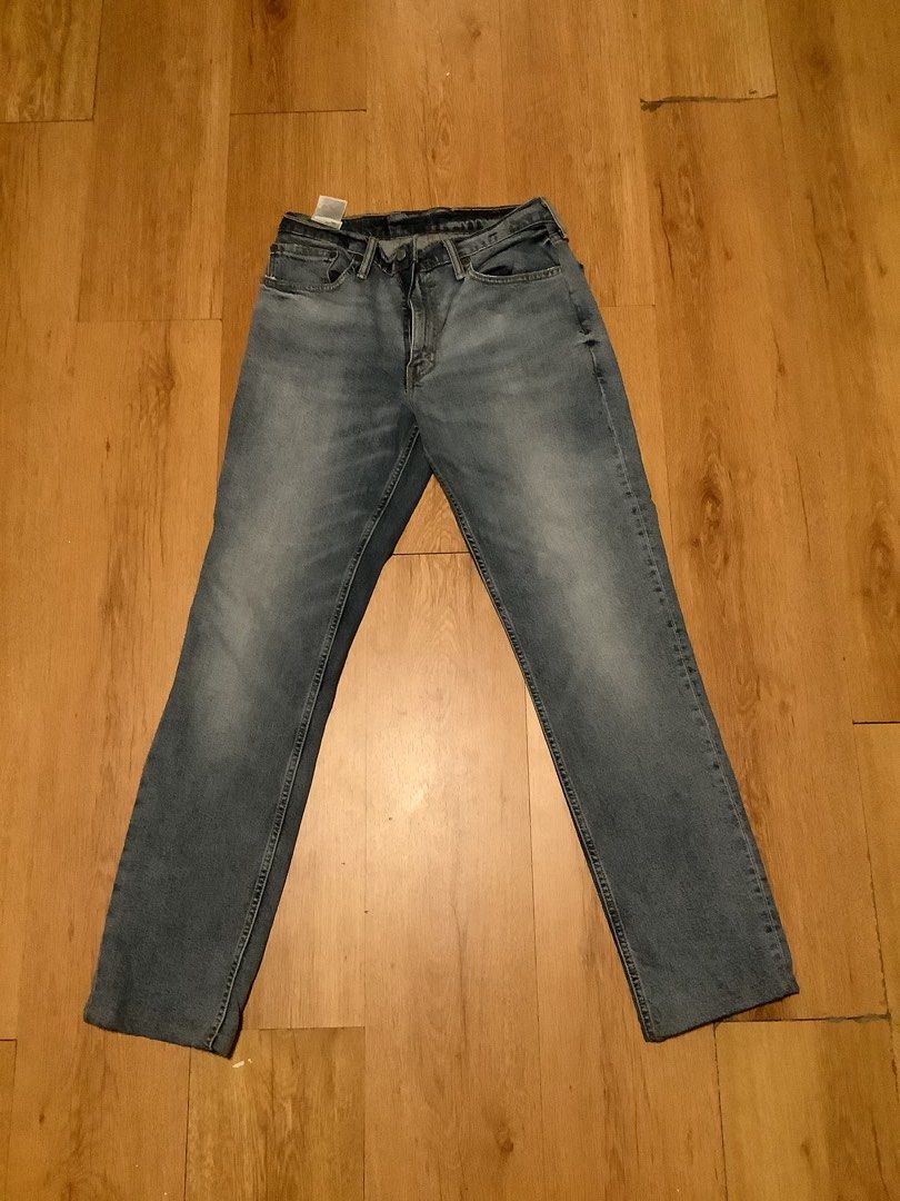 Levi Jeans (Category: Jeans) located in Makati City. Submitted by Cobykobe (Listing ID 1291337900, Image 1). Description: Levi Jeans Length - (42 inch) Waist - (29 inch) Leg opening (7 1/2 inch) Condition - 9.5/10 Message for more details!.