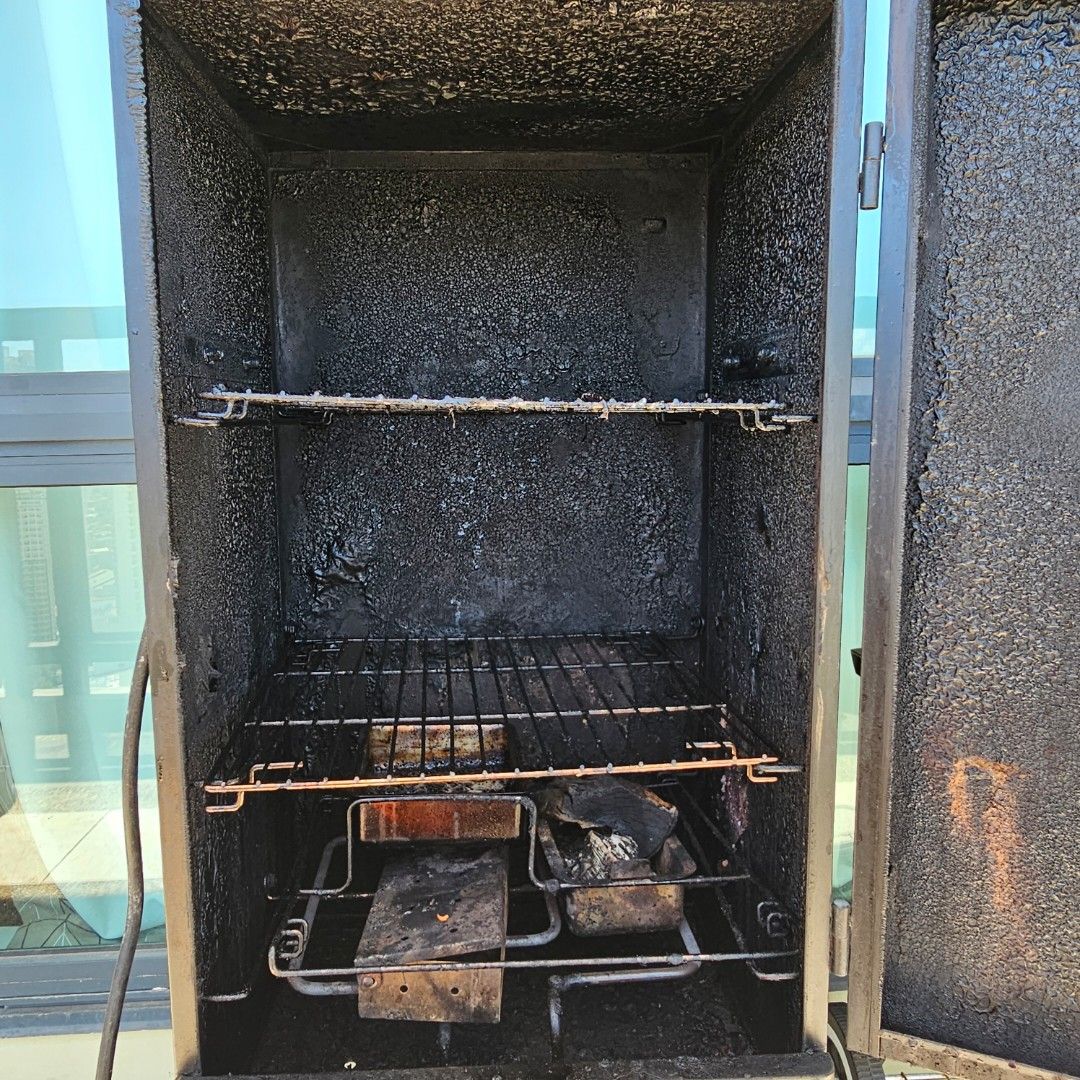 Masterbuilt Electric Smoker (with Panther Transformer) (Category: Cookware & Accessories) located in Mandaluyong City. Submitted by meowwth (Listing ID 1291213098, Image 3). Description: unit works well transformer is included (looks brand new) pick up only (mandaluyong area) please message me if you need more photos of the unit :).