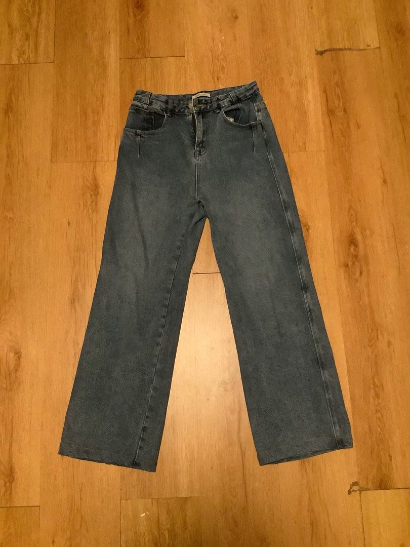 Meiyang baggy pants (Category: Jeans) located in Makati City. Submitted by Cobykobe (Listing ID 1291337238, Image 1). Description: Meiyang baggy pants Length - (40 inch) Waist - (28 inch) Leg opening (9 1/2 inch) Condition - 10/10 (Color is blue, camera problem lang) Message for more details!.