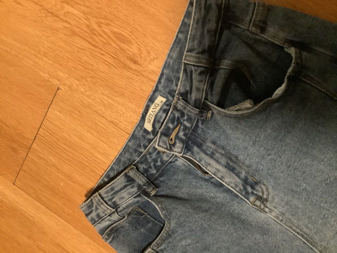 Meiyang baggy pants (Category: Jeans) located in Makati City. Submitted by Cobykobe (Listing ID 1291337238, Image 2). Description: Meiyang baggy pants Length - (40 inch) Waist - (28 inch) Leg opening (9 1/2 inch) Condition - 10/10 (Color is blue, camera problem lang) Message for more details!.
