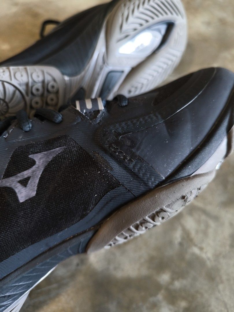 Mizuno wide fit hot sale