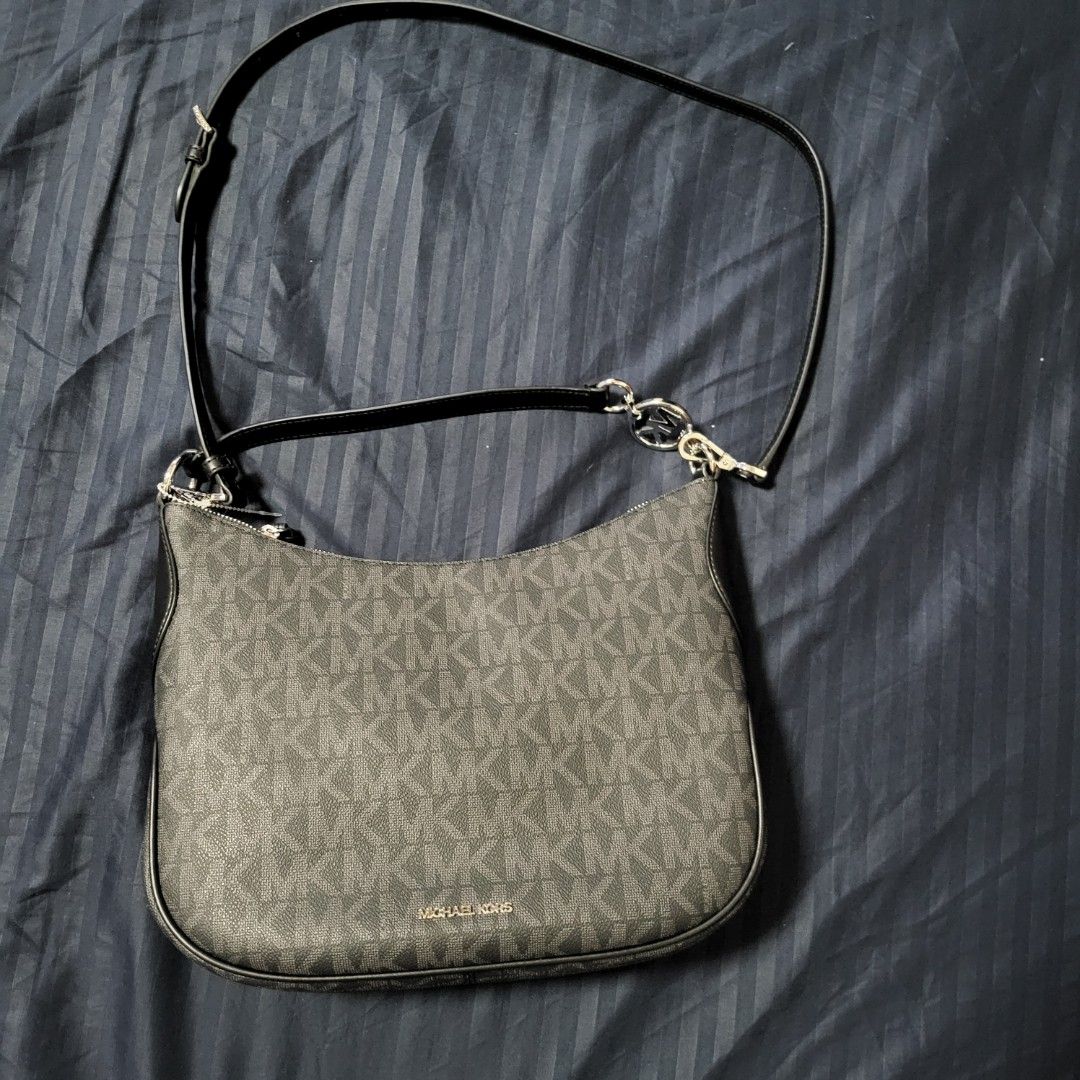 Mk kelsey medium hobo (Category: Luxury Bags & Wallets) located in Marikina City. Submitted by 1stuffshop (Listing ID 1291247821, Image 1). Description: .