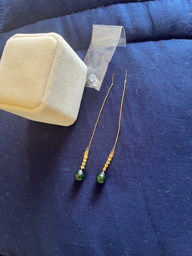Natural Jade Tic Tac (Category: Earrings) located in Manila. Submitted by lars13 (Listing ID 1291258196, Image 1). Description: Impulse purchase Doesn’t suit my ear type.