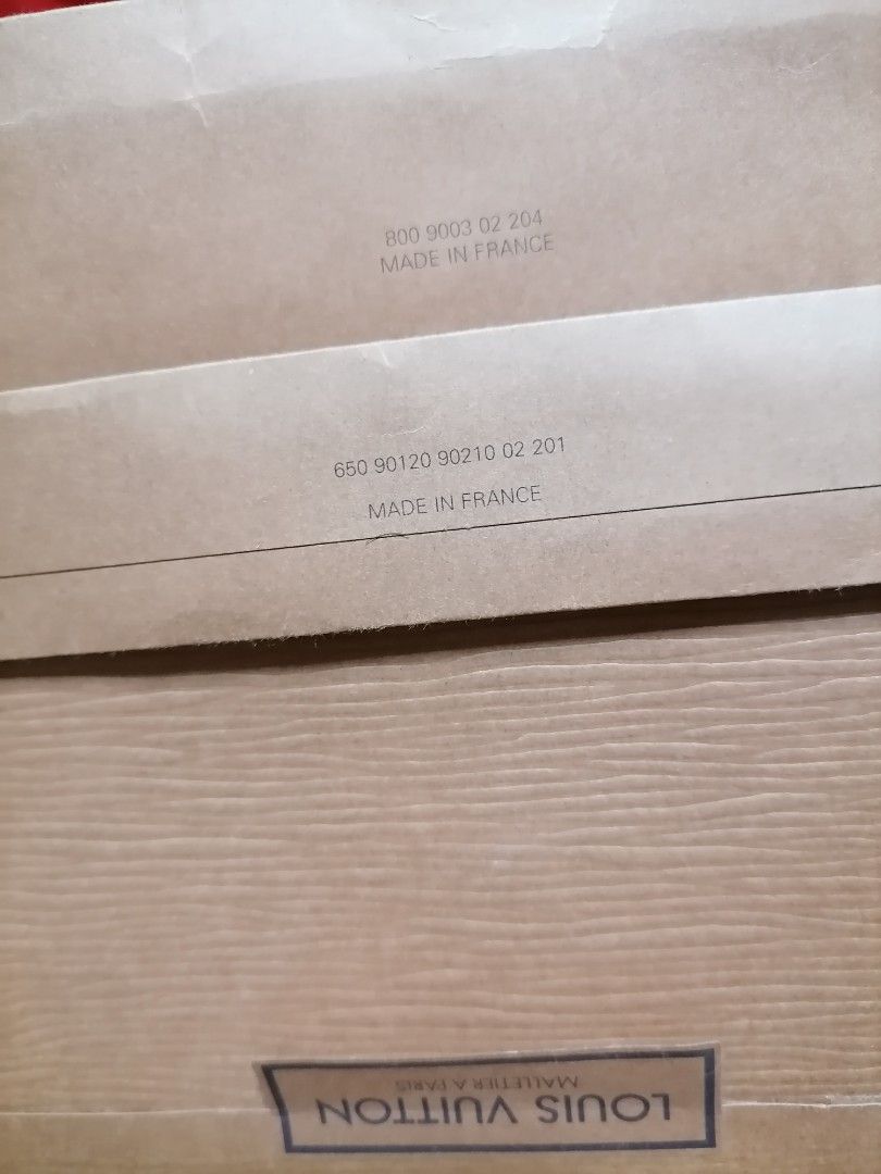 Orig Louis Vuitton Paper Bags (Category: Luxury Bags & Wallets) located in Butuan. Submitted by az-branded.items (Listing ID 1291361278, Image 2). Description: ‼️Take all price‼️ 6pcs.. From Japan.