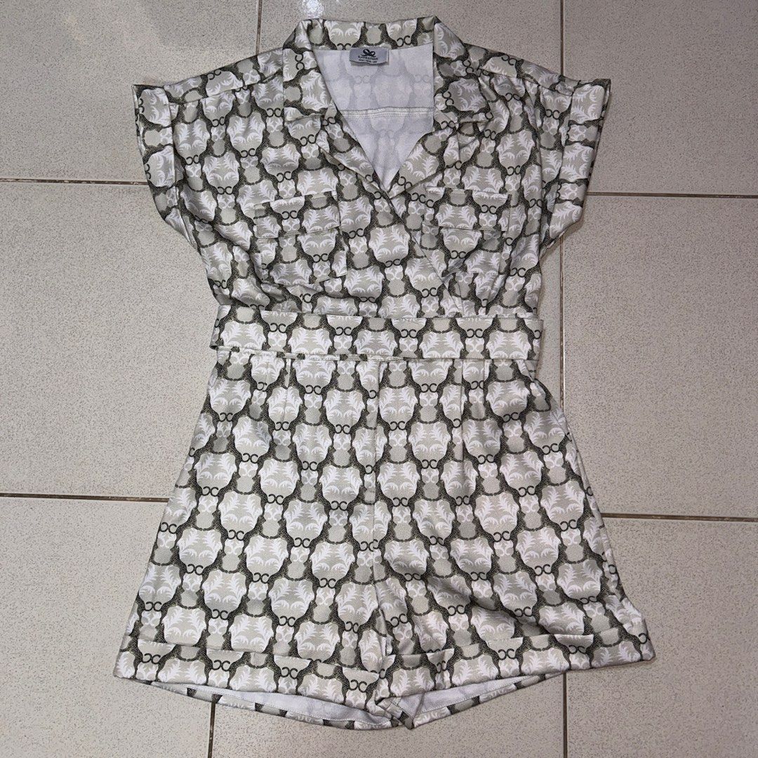 PLAINS AND PRINTS green romper (with belt) (Category: Rompers) located in Manila. Submitted by jujustuff (Listing ID 1291239844, Image 2). Description: size: phil (M), eur (10), usa (6) MOP: GCASH only MOD: grab, lalamove place of origin: Sta Cruz, Manila.
