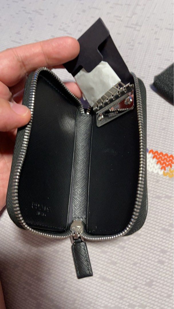 Prada Keyholder (Category: Luxury Bags & Wallets) located in Quezon City. Submitted by edward282 (Listing ID 1291243078, Image 3). Description: Selling this Prada Keyholder Comes complete .