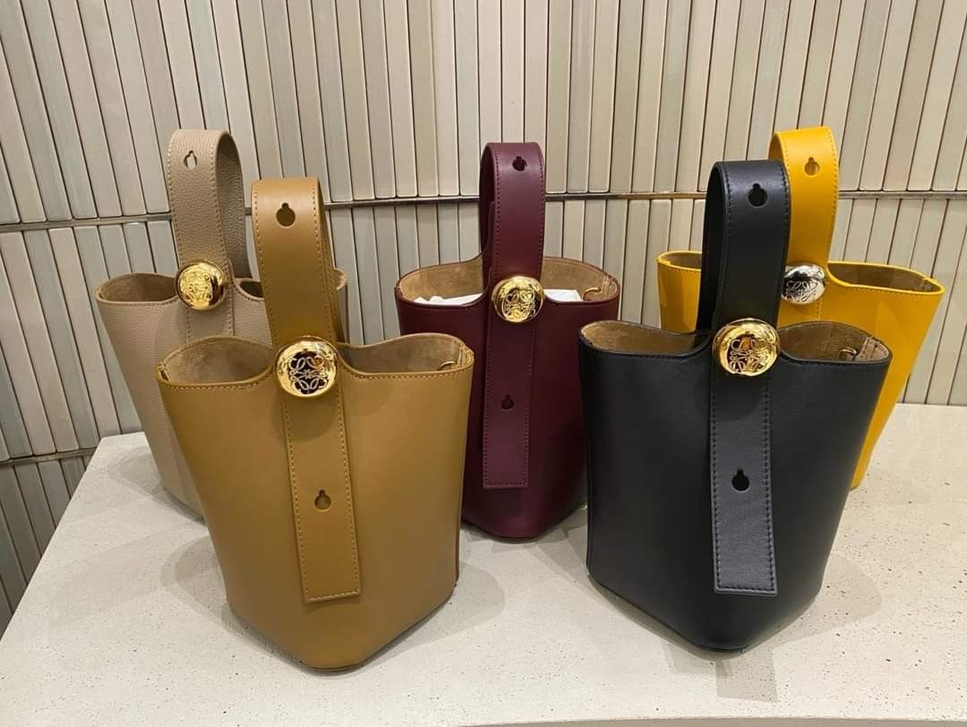 Pre order loewe pebble bucket (Category: Luxury Bags & Wallets) located in Las Pinas. Submitted by glamdustph (Listing ID 1291201431, Image 2). Description: DISCOUNTED 💯 Authentic from eu 3-4weeks eda via air cRgo plus loc sf Thank you.