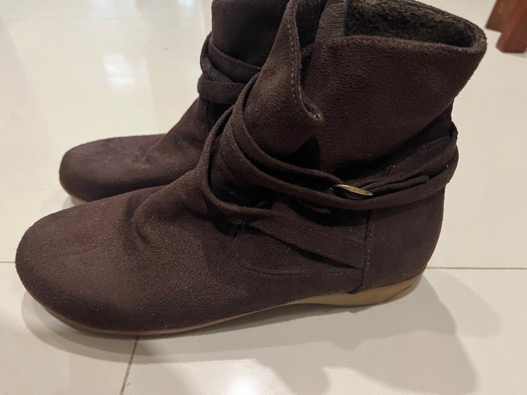 S&H Boots size 37 (Category: Boots) located in Quezon City. Submitted by declutteringpanda (Listing ID 1291241750, Image 3). Description: S&H boots Size: 37 Rfs: only used once.