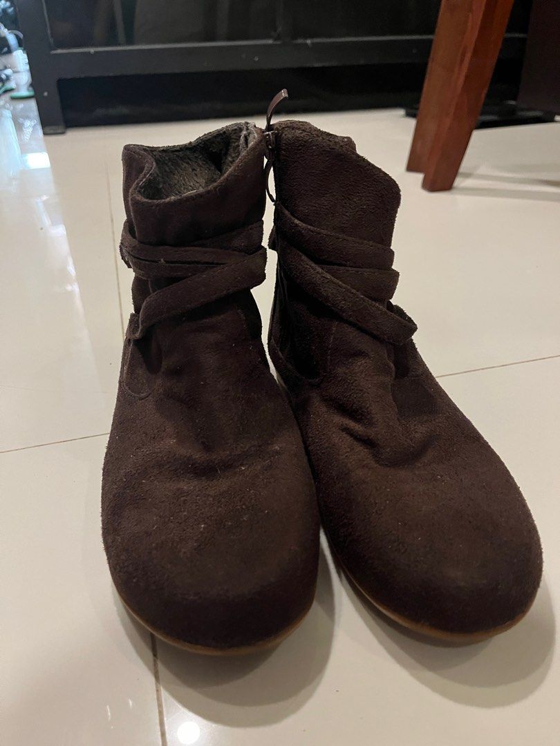 S&H Boots size 37 (Category: Boots) located in Quezon City. Submitted by declutteringpanda (Listing ID 1291241750, Image 1). Description: S&H boots Size: 37 Rfs: only used once.