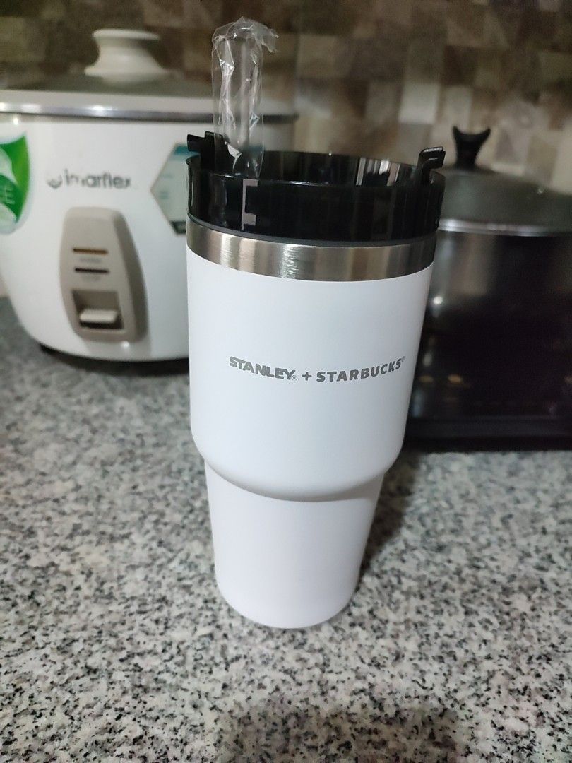 Stainless vacuum tumbler thermal flask (Category: Water Bottles & Tumblers) located in Quezon City. Submitted by PaidTY (Listing ID 1291220478, Image 2). Description: insulated coffee bottle so ganda sa personal♥️.