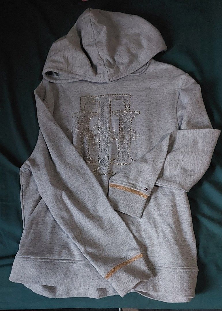 Tommy Hilfiger Hoodie (Category: Coats, Jackets and Outerwear) located in Makati City. Submitted by iyah_d (Listing ID 1291341881, Image 2). Description: brand new bought from US medium size on tag.