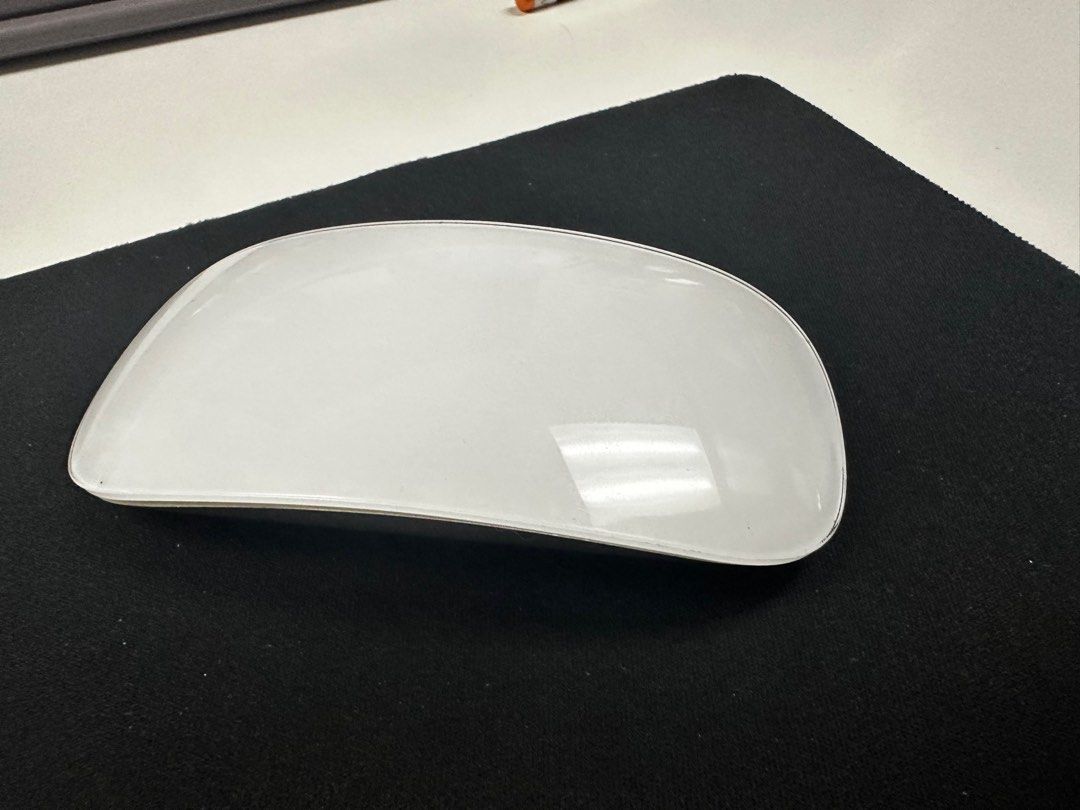 Touch screen mouse (Category: Mouse & Mousepads) located in Kuala Lumpur. Submitted by fashiontochase (Listing ID 1291362372, Image 2). Description: Bluetooth mouse.