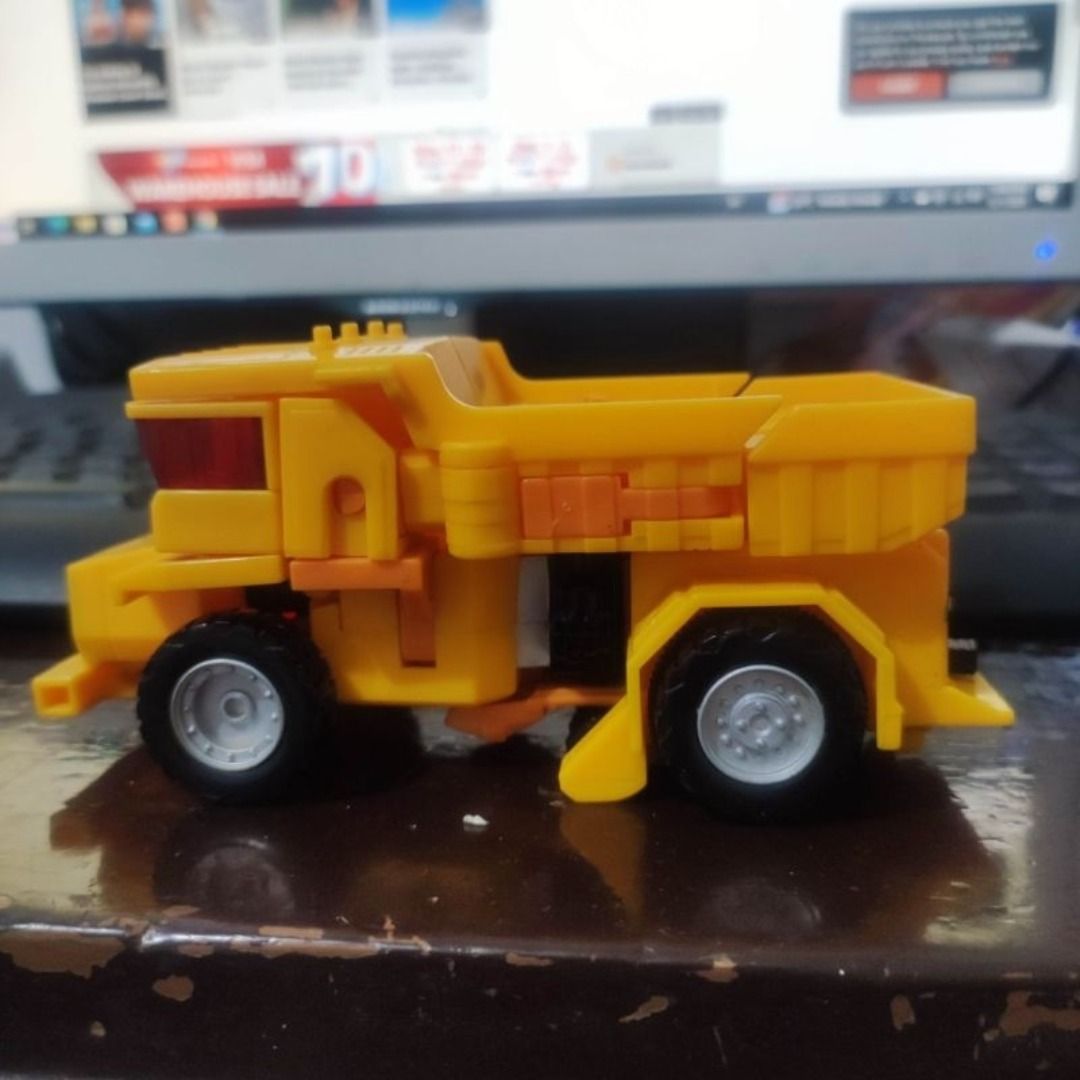 Vintage Transformers Beast Wars II Auto Stinger (Category: Action & Battle Toys) located in Angeles City. Submitted by yellowbrickstore (Listing ID 1291331748, Image 2). Description: READING IS ESSENTIAL Basa po muna bago DM pls my Visit webstore enstack.ph/yellowbrickstore 1. Price : FIXED napo tayo 2. Availabile Pa Ba? : YES po 3. Payment: GCASH,BPi bank 4. Shipping: JNT ( medium )or LBC cop 5. hm shipping? - See picture 6. location? : Pampanga