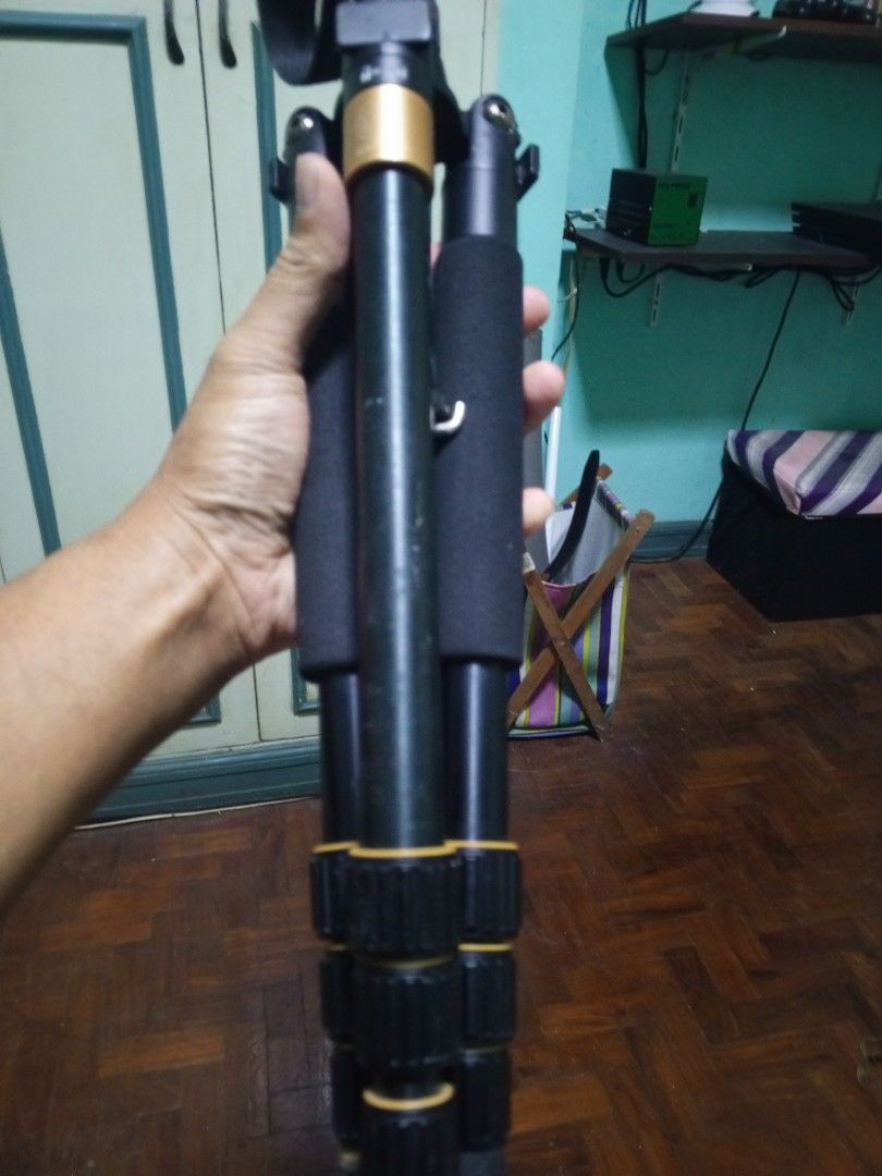 Travel tripod for DSLR. Ball head type (Category: Tripods & Monopods) located in Quezon City. Submitted by admpnv (Listing ID 1291299235, Image 2). Description: Imported Tripod for DSLR camera, sturdy and windproof. for professional used. Perfect for travel and landscape photography. Bigay ko reflector ko, all bought from Dubai. former ofw here RFS: Already quit photography. Call or text 09619924552.
